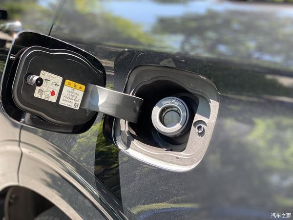 油箱口采用了无盖设计