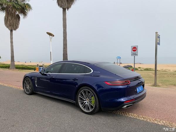 保时捷panamera行政加长版阳光下的龙胆蓝真漂亮