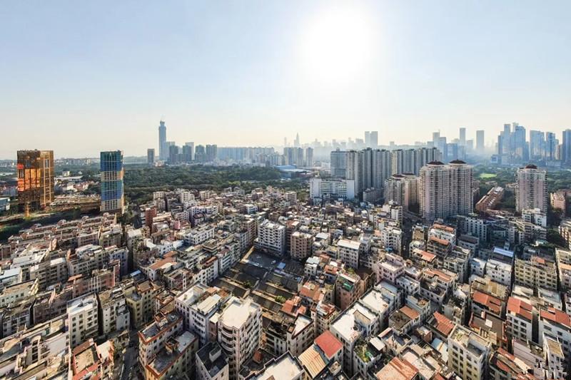 他说有个同事是深圳南山大冲本地人,原来还算体验生活般地来上班,旧改
