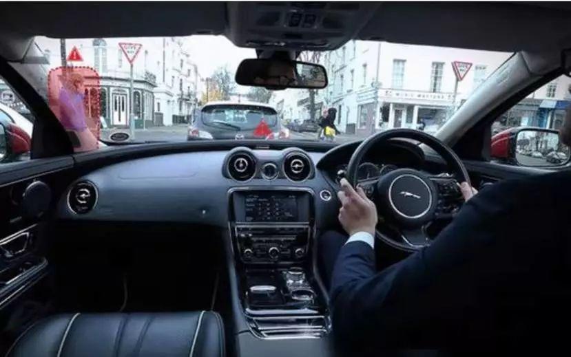 右舵车是封建贵族的糟粕左舵车则是革命的象征