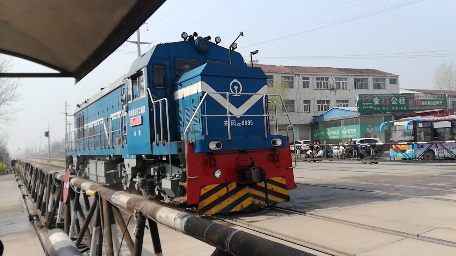 机车编号:4343 4347最后是金鹰轨道车,有两轴和四轴.