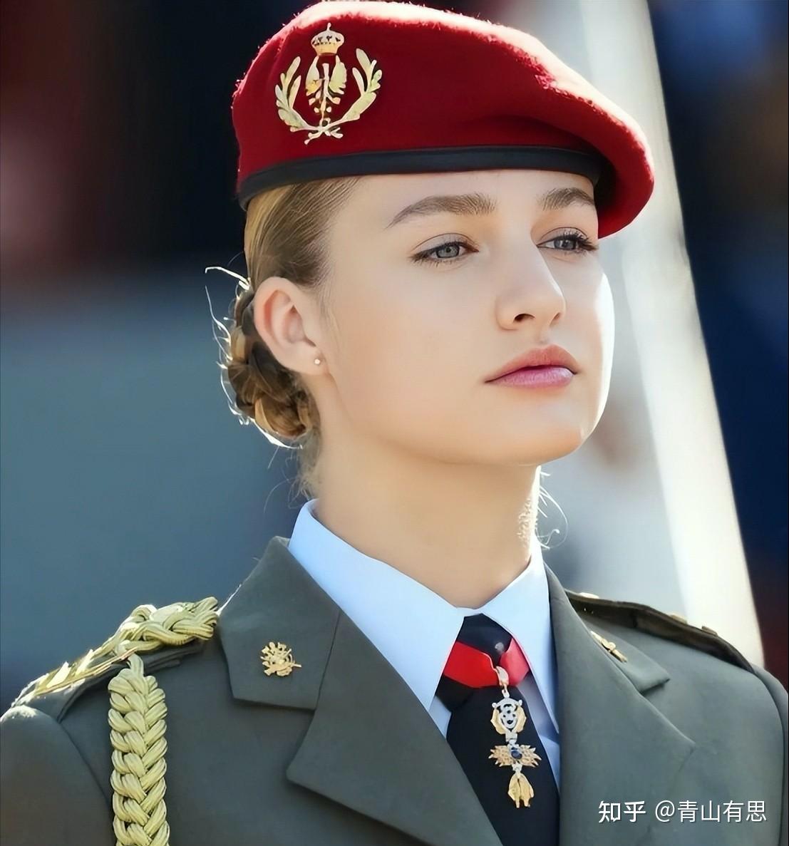 诺拉成人礼VS国王爸爸成人礼:青出于蓝,曾经的小肉团气场好强! - 知乎