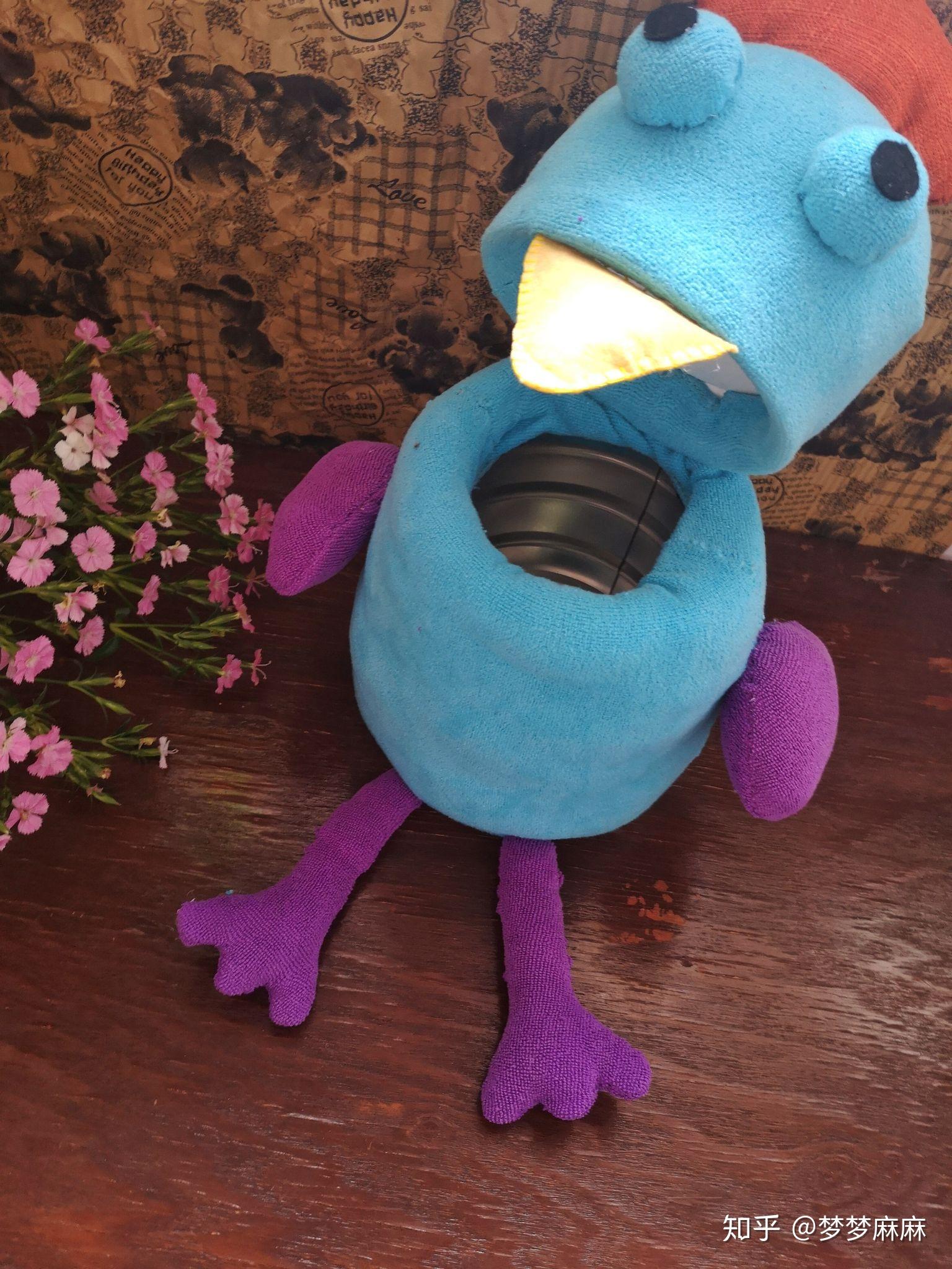 因为质量太次,只能做抹布什么的)胶枪,不织布,澳优淳璀有机奶粉桶!