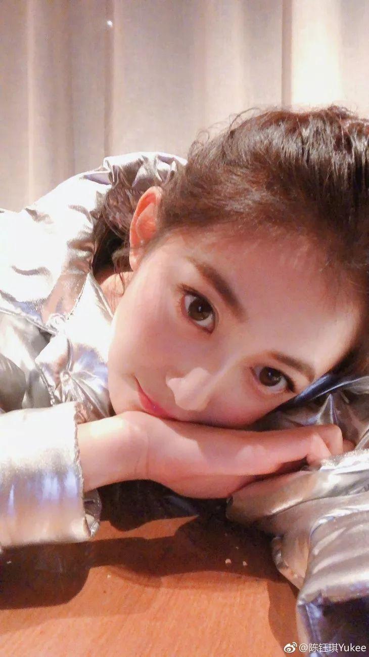 美人计金希澈卖力安利祝绪丹的样子像极了每一位饭圈女孩