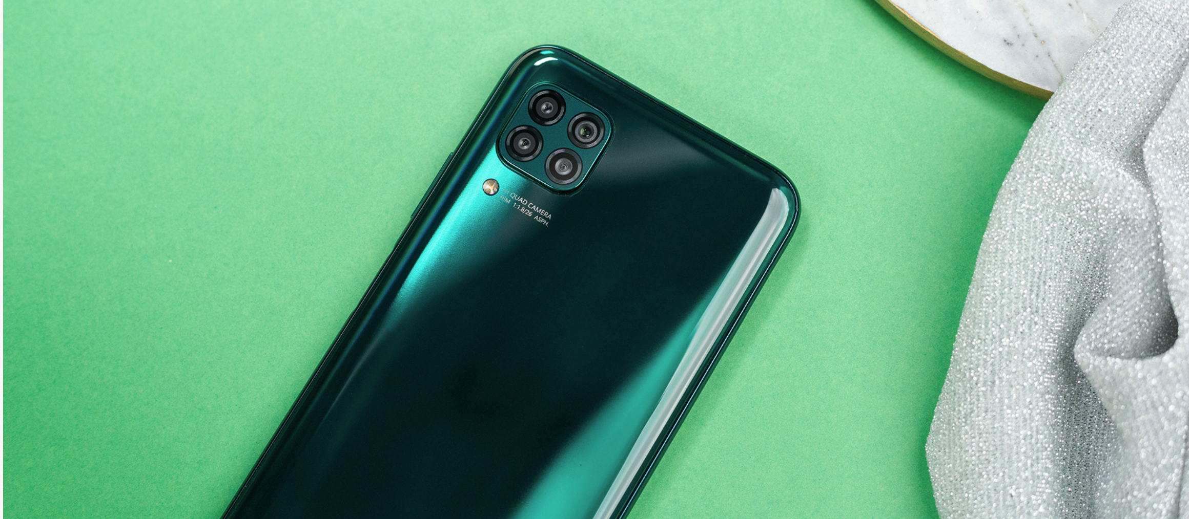 喏,这不就是吗?目前,一千五上下的nova6se,基本就是它的历史最低值了.