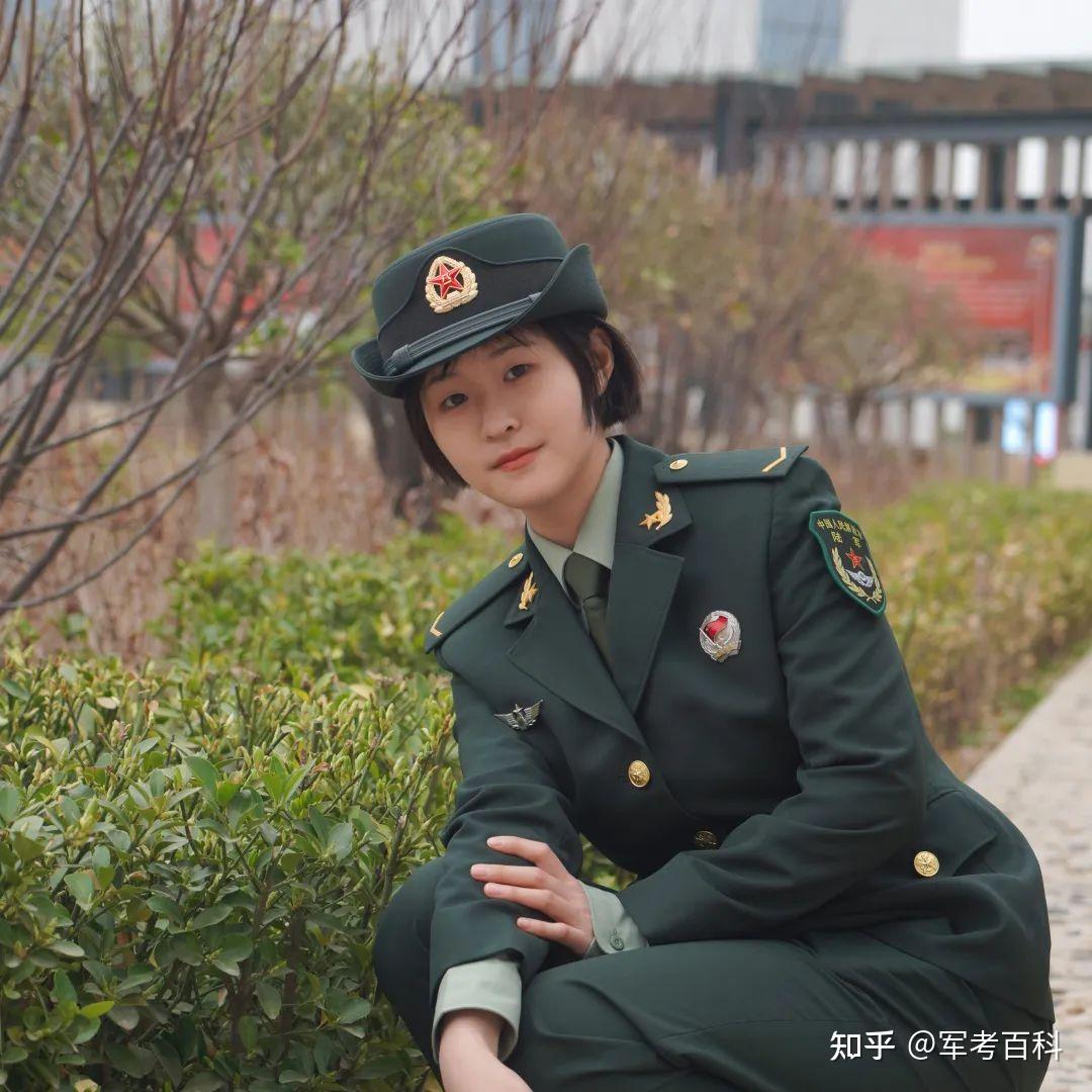 女兵,女士官,女军士,女军官,女警官:青春吐芬芳,新时代魅力女兵和她们