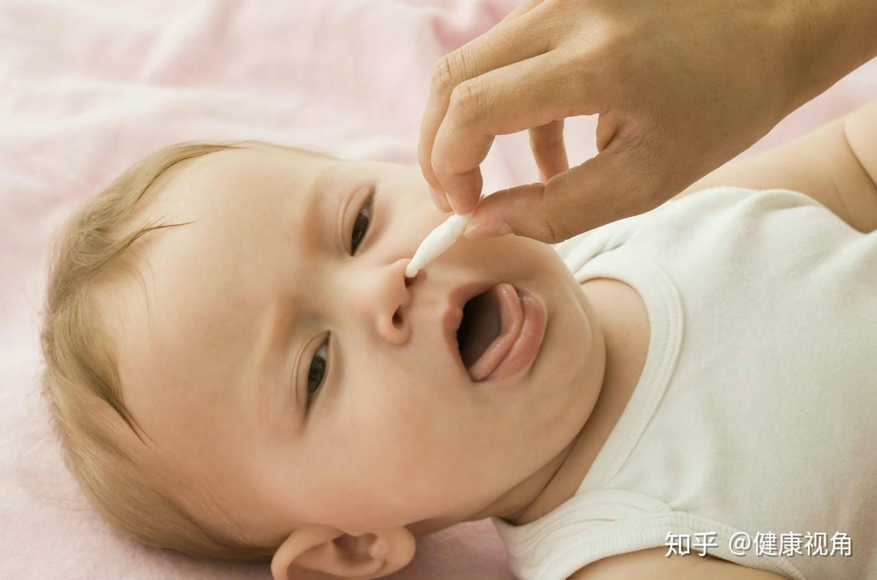 婴儿有鼻屎怎么弄出来（新生儿鼻腔被鼻屎堵住怎么办）-幼儿百科-魔术铺
