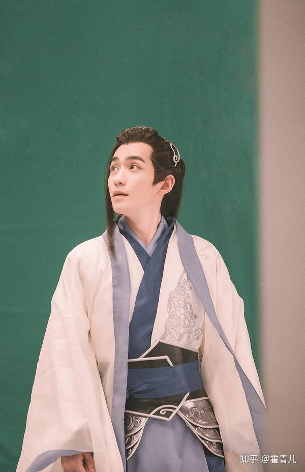 如何看待古装剧中男演员的龙须刘海造型?