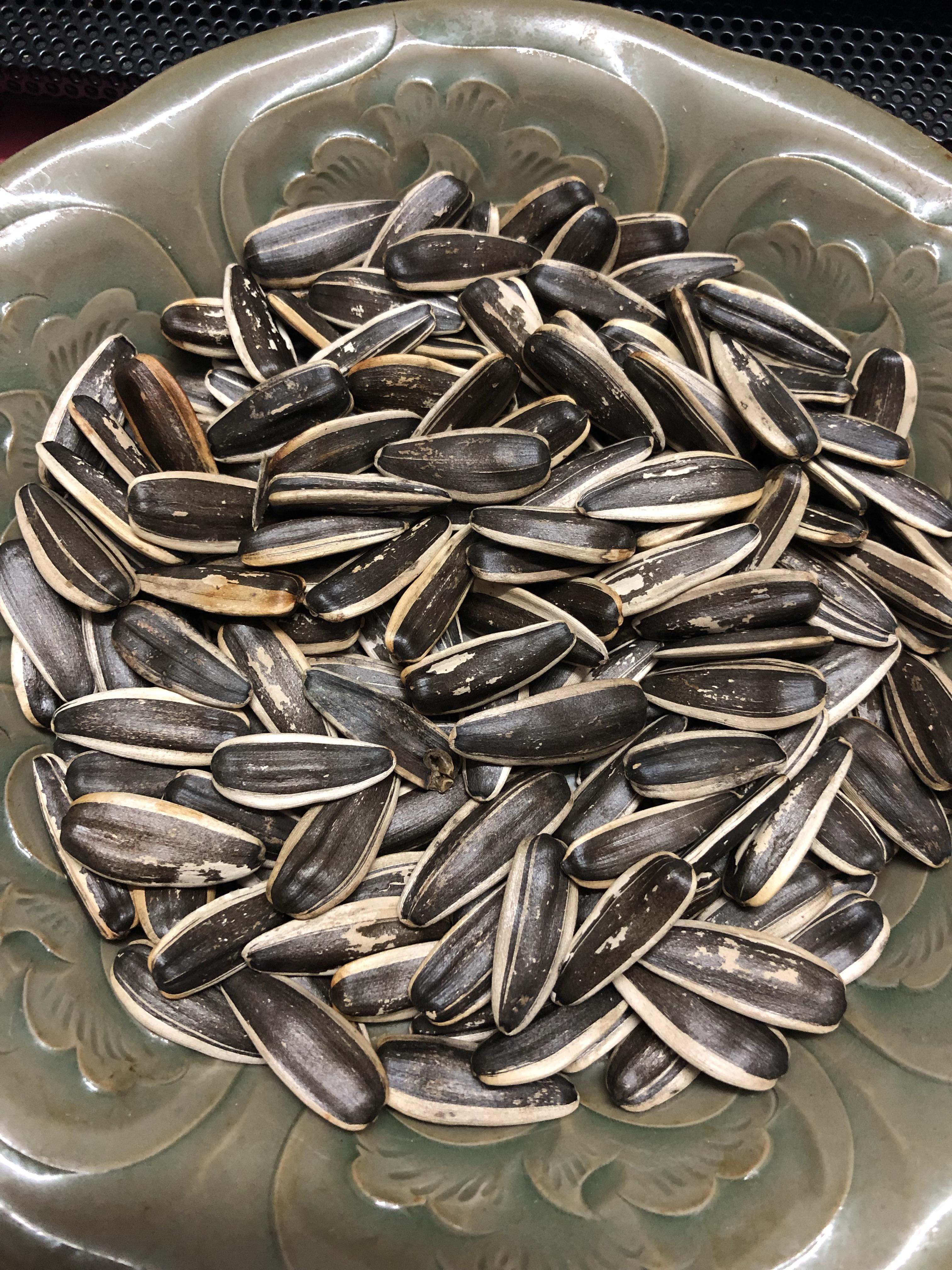 原香葵花籽开箱和食用测评:葵花籽原始味道,肉质颗粒饱满,搭配茶水