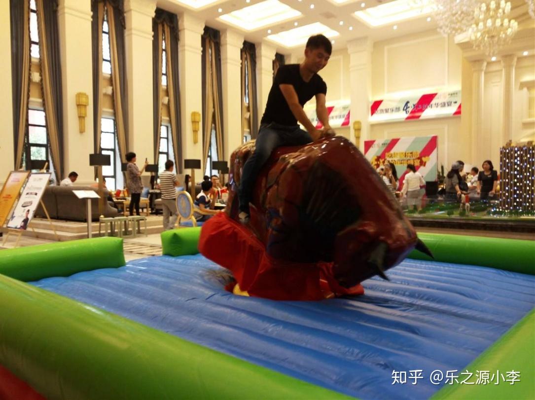 斗牛机是一种娱乐性极强的暖场互动道具
