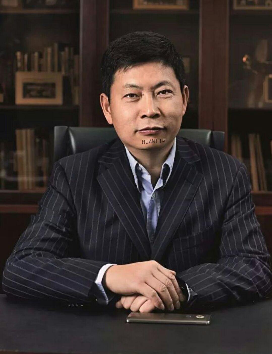 如何看待华为余承东表示不理解为全面屏将相机放下巴的手机