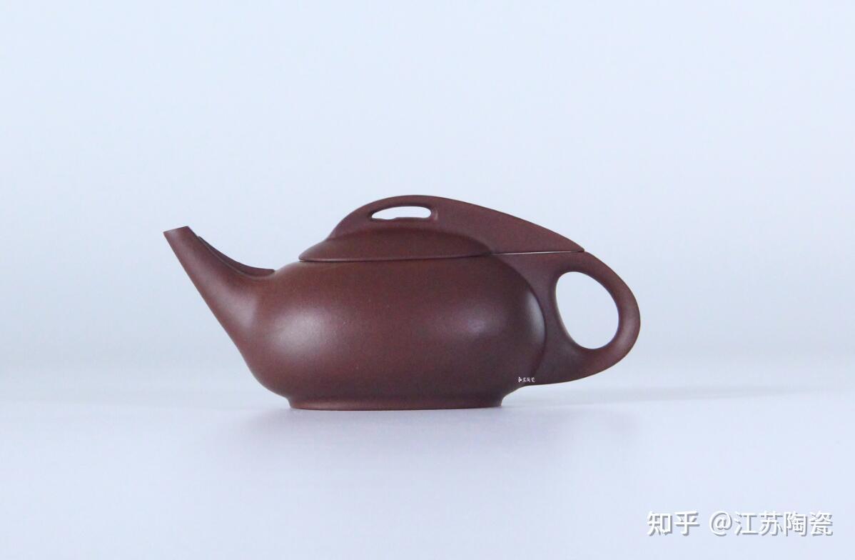 一帆风顺壶方伟(艺名:玮蔚)高级工助理工艺美术师1973年出生,1995年