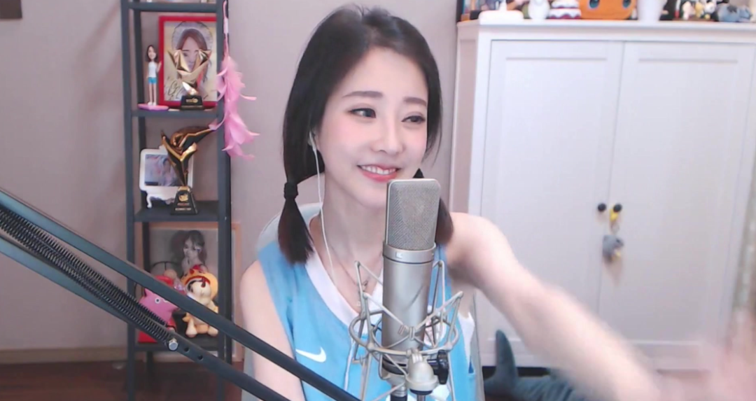 除了被爆出的会计外,因直播妻离子散的例子并不少.