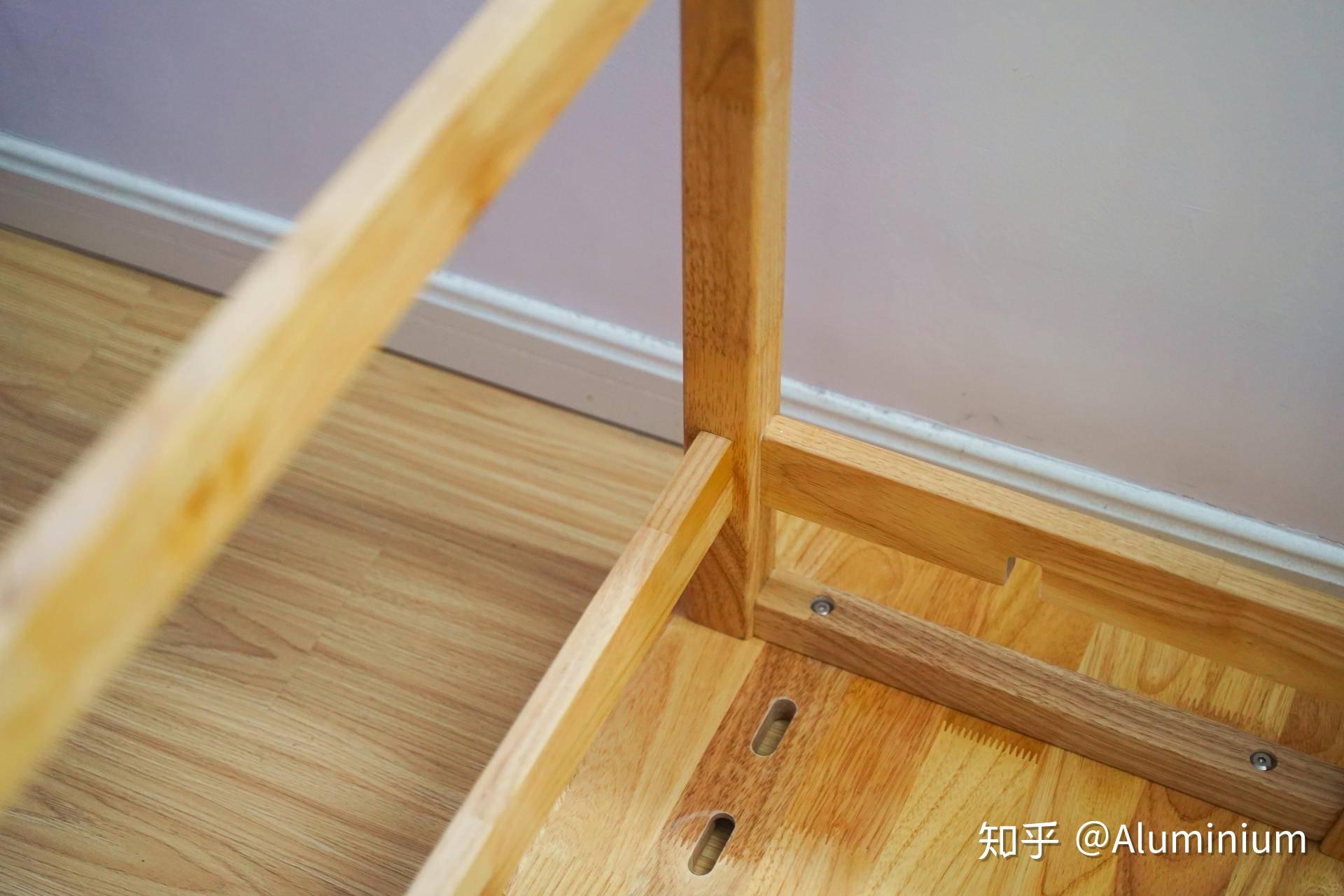 低调简约风书桌桌面更整洁工作学习更高效