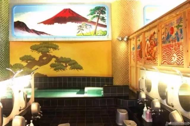为什么日本很多钱汤的浴池都会有富士山的画像