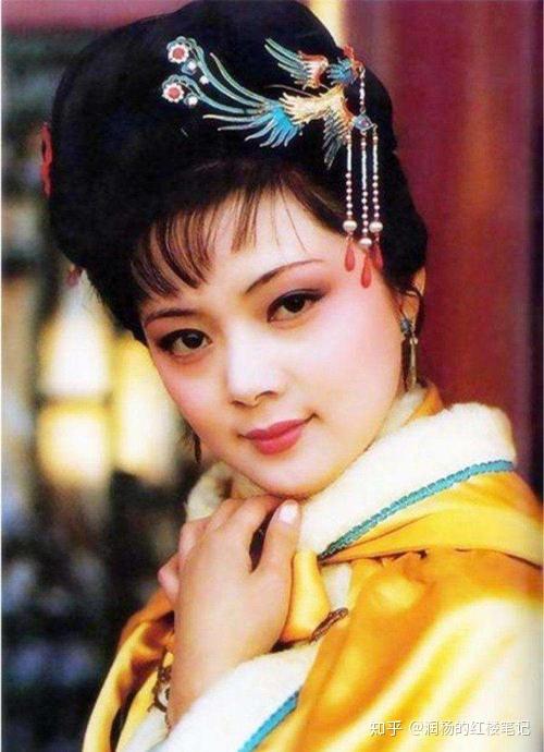 薛宝钗喜怒不形于色为什么薛蟠一句话她就哭了一宿她是红楼梦中最顽强