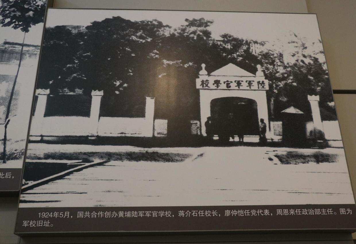 关于本件文物的主人,度娘了一下:贾伯涛(1902—1978,原籍湖北大冶