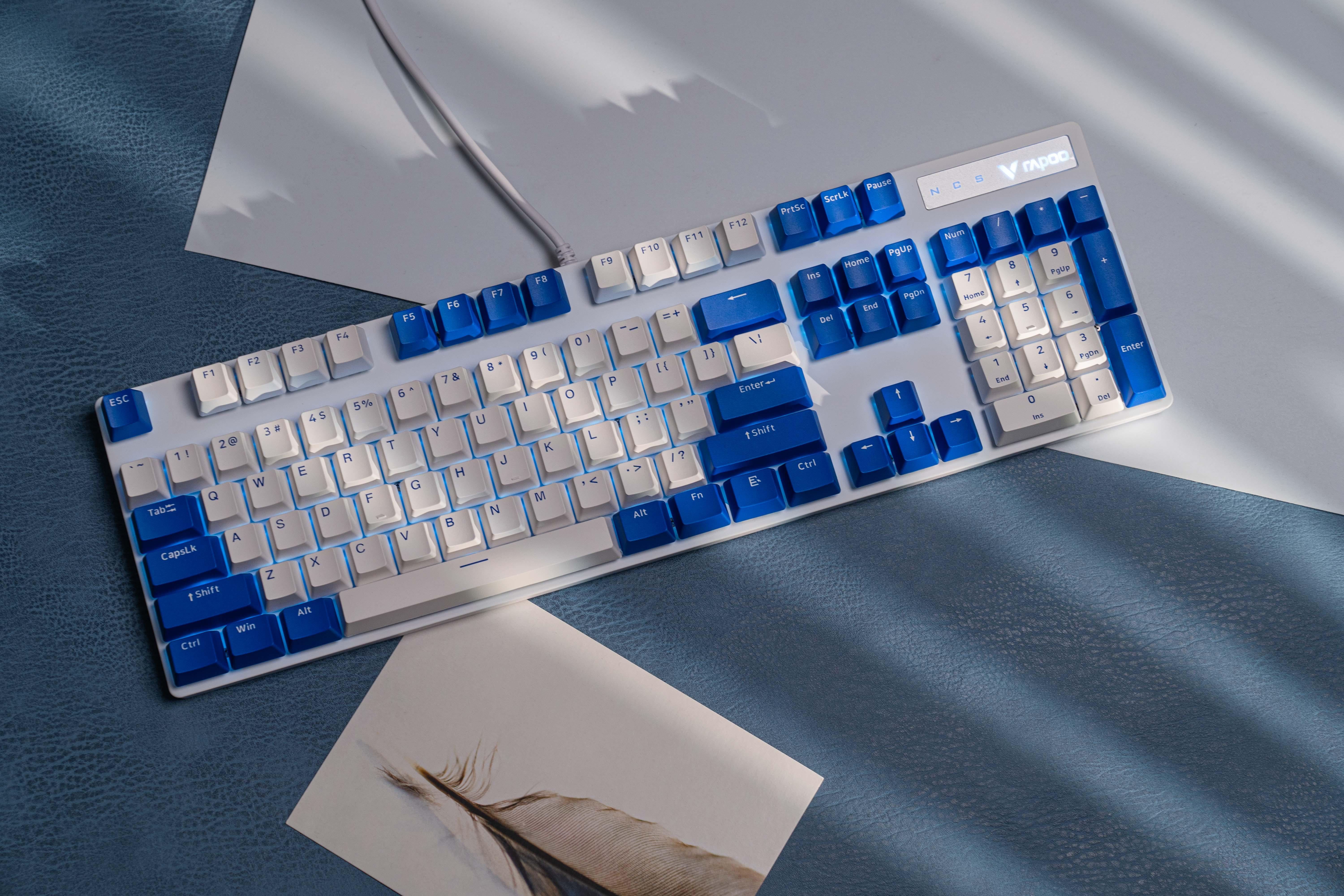 雷柏v500pro机械键盘图赏:pbt键帽 自主轴体,别致配色令人赏心悦目