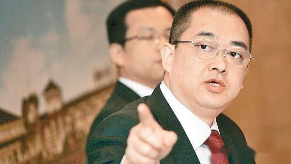 年薪高达2.7亿的恒大副总裁夏海钧,失联后,被深交所处罚!