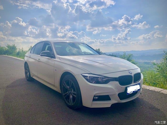 宝马320im运动曜夜版3年老车主用车小感受内饰很漂亮