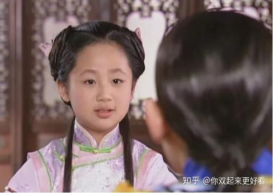 她的第一部戏是《孝庄秘史》,杨紫饰演的是"董鄂妃"这个角色,那时候她