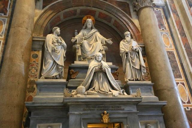 住房区以及集会广场都设计得非常巧妙,同时,具有浓烈的宗教色彩,外国