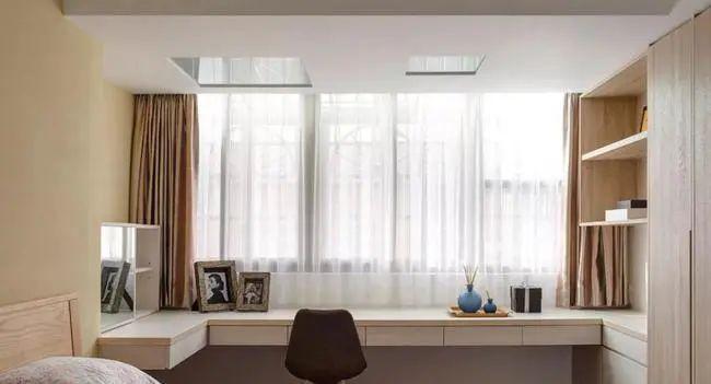 飘窗视野开阔很适合设计成书桌,书桌工作的高度在70-75cm比较舒适.