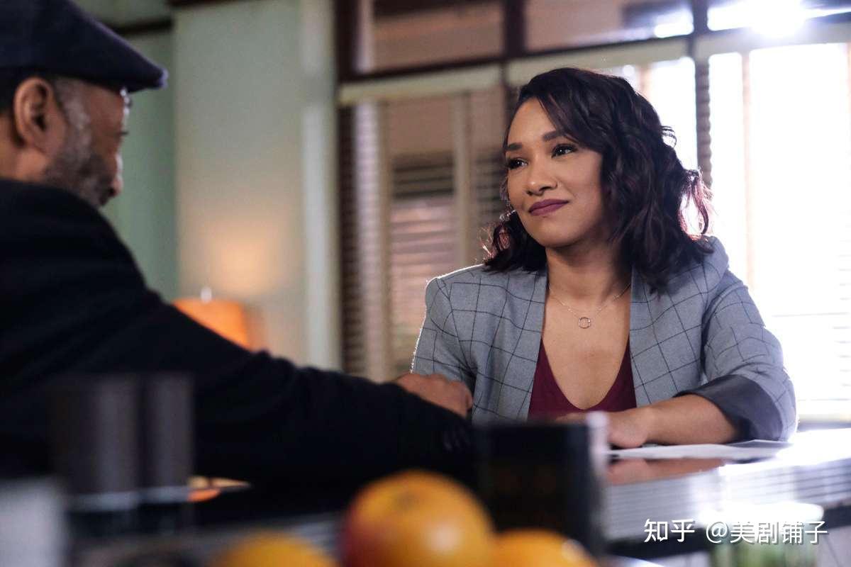 闪电侠第七季第12集剧照西斯科离开中城