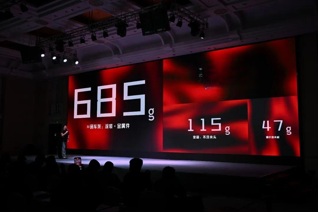 U R 1 18600元,685克!快客发布公路新旗舰UR:ONE - 知乎