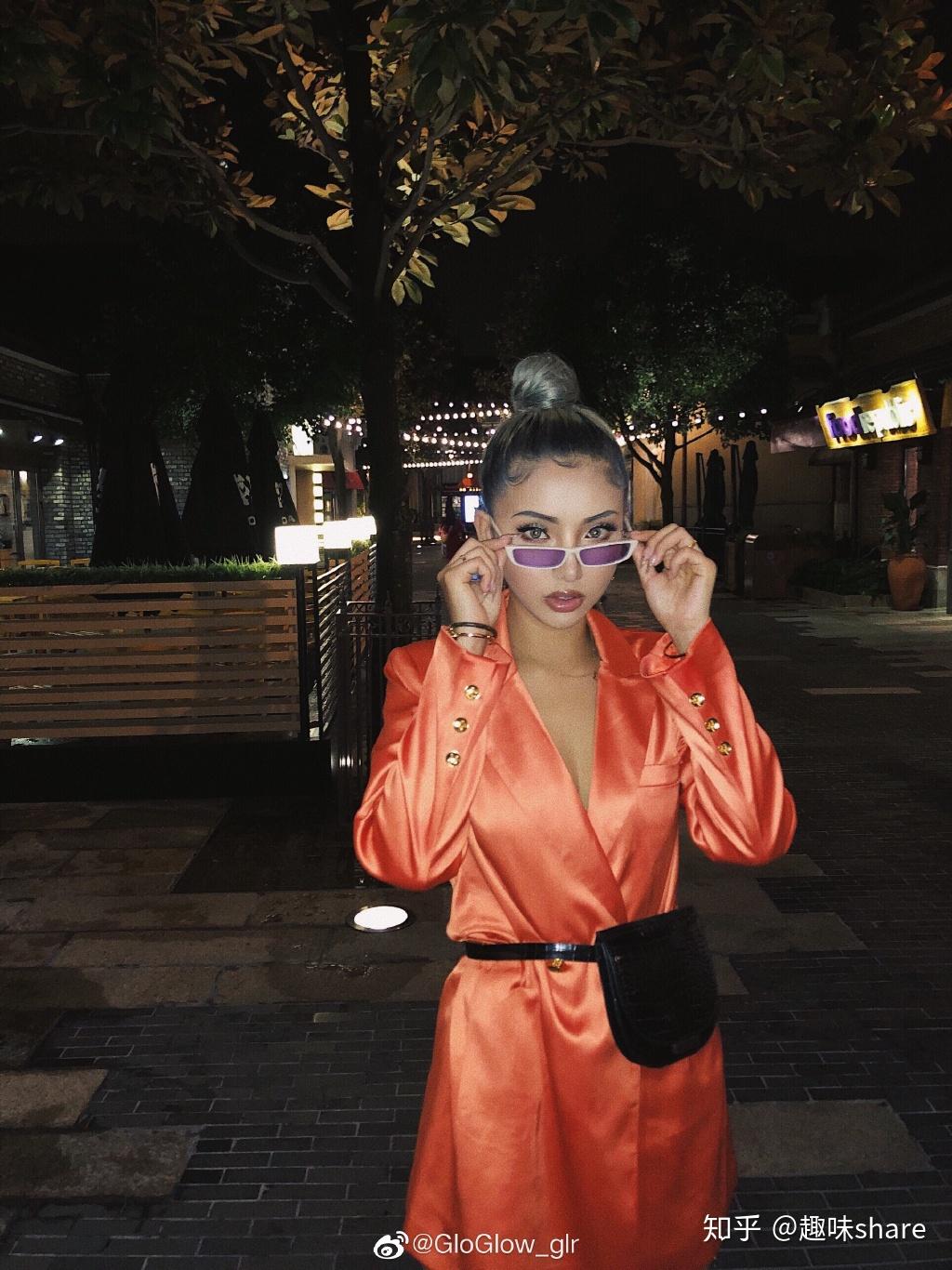 和豪迈的性格受到大家喜爱,粉丝给她取了一个很接地气儿的名字,小丽