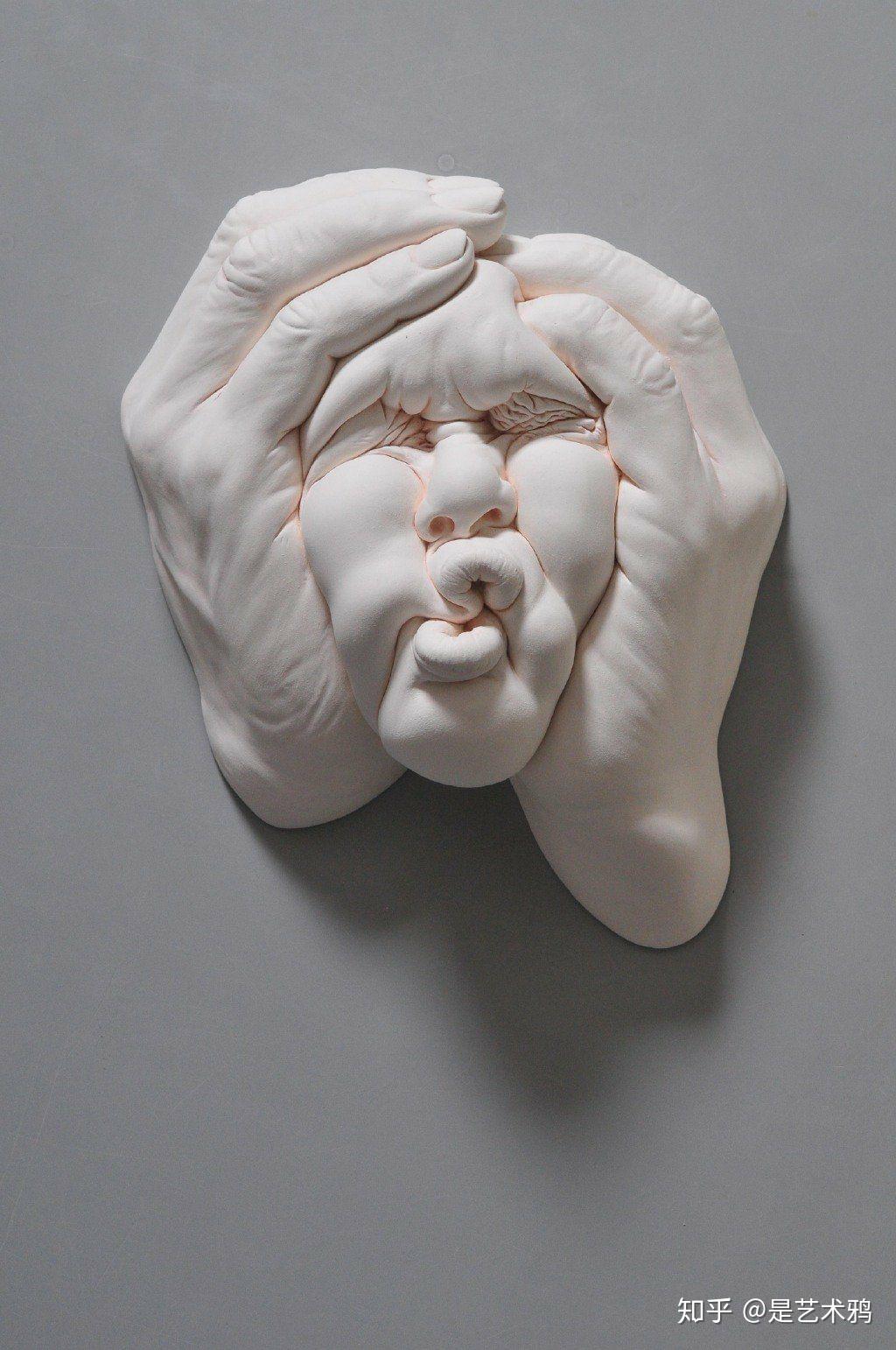 香港艺术家曾章成johnsontsang的陶瓷作品思想在挣扎中扭曲而清醒