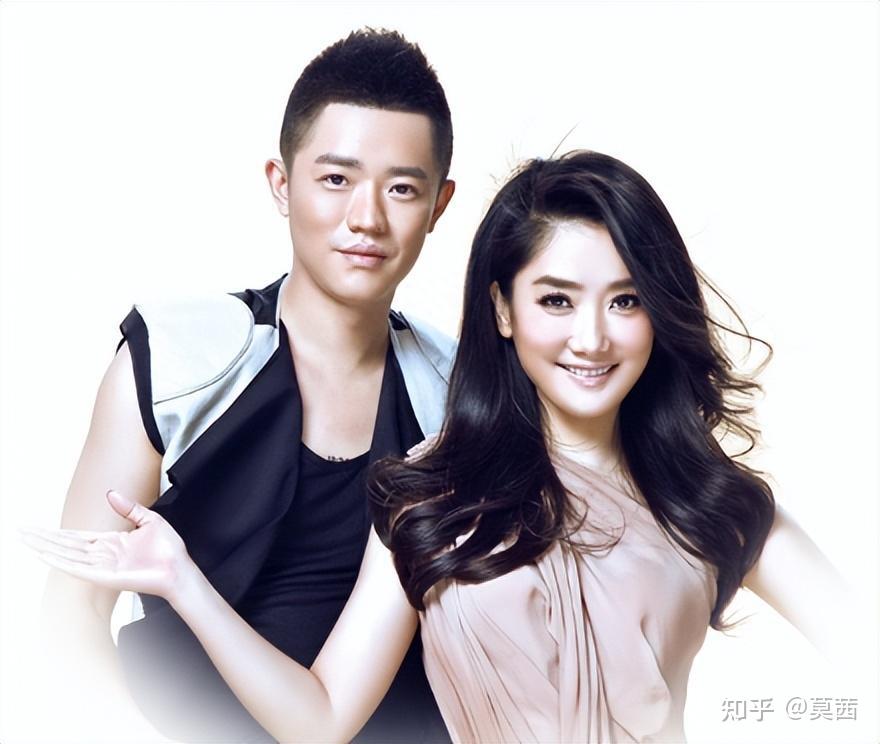 凤凰传奇,原名酷火mcg演唱组,主唱杨魏玲花,内蒙古鄂尔多斯人,男主唱