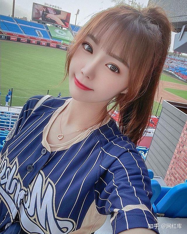 炙手可热的台湾网红女神小福芯她的魅力让人心动不已