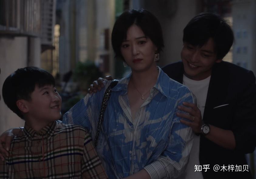 《小舍得》的故事背景是上海,主要聚焦在以南俪和夏君山为代表的高知