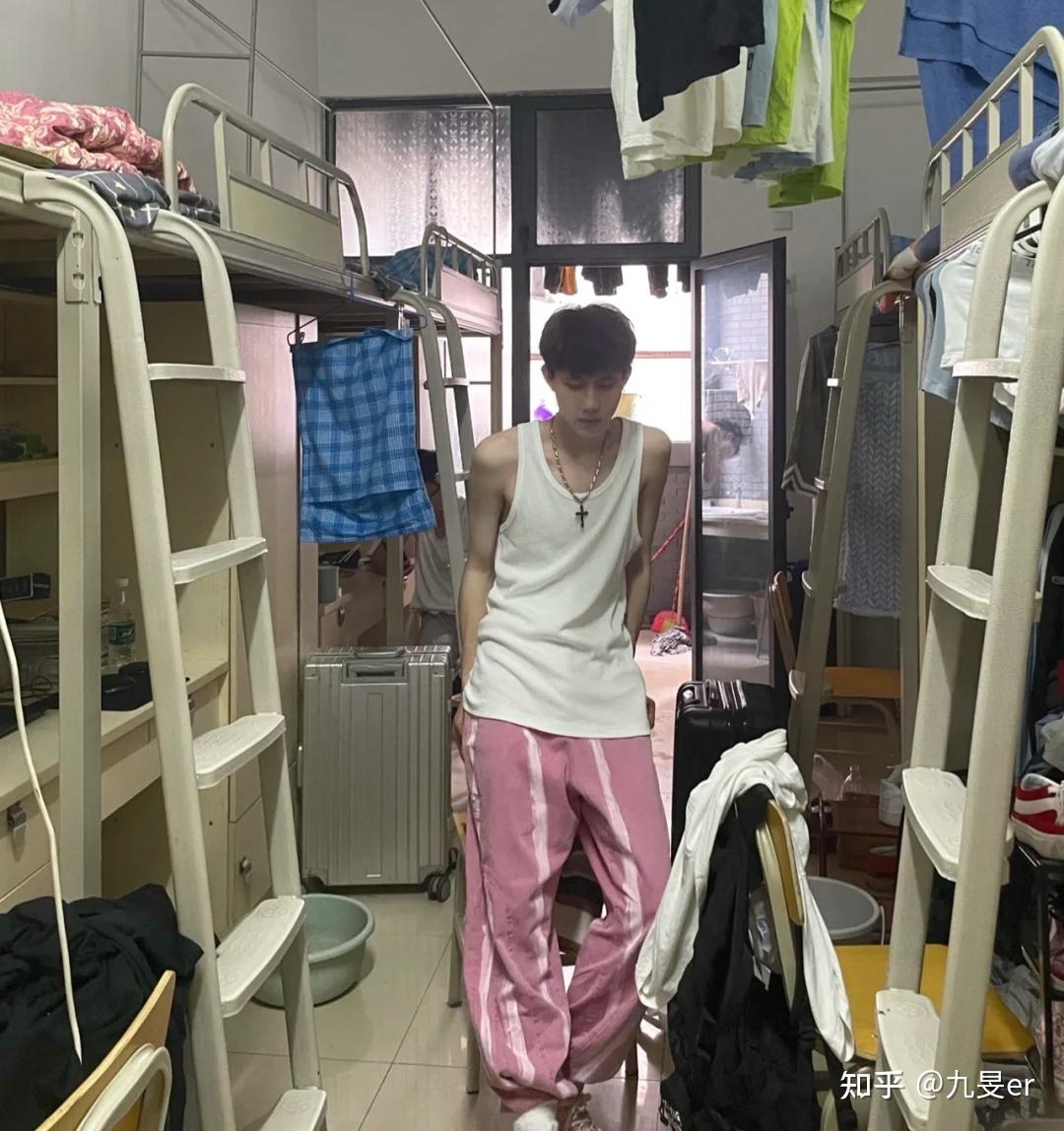男生皮肤差,毛孔大,想变帅该怎么办?