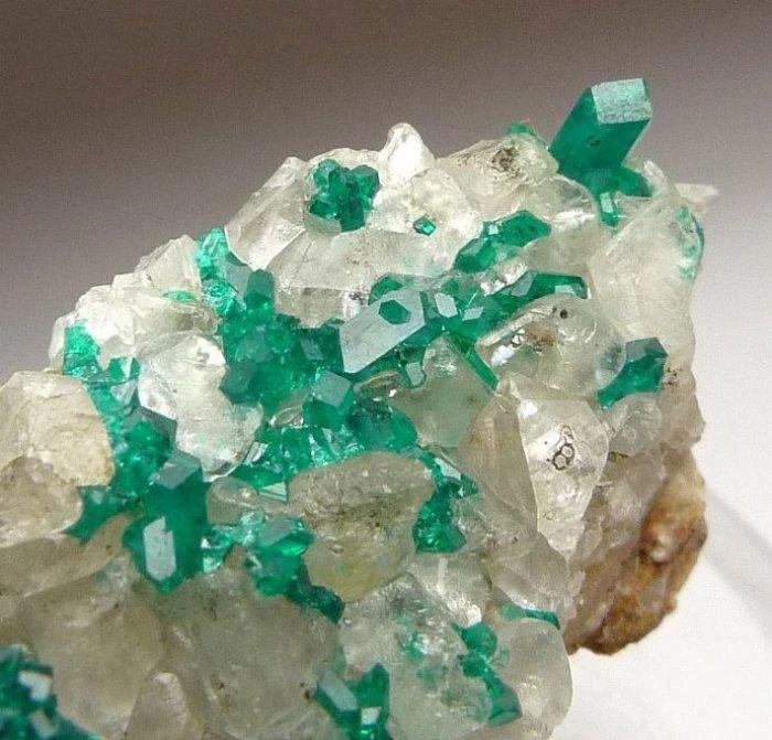 矿哥说矿:五光十色的铜矿石