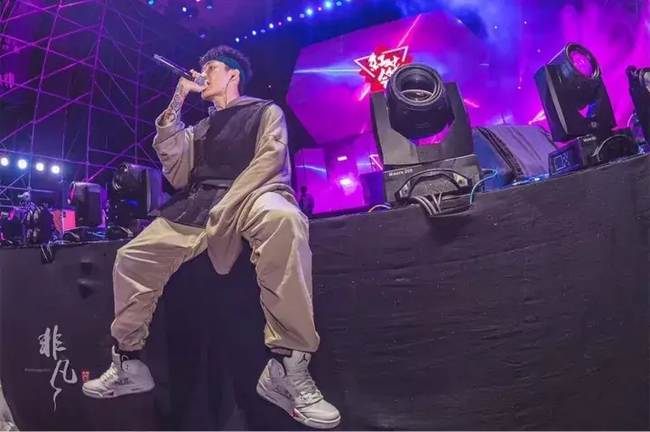 但愿贝贝这首歌的flow与《everybody dies in their nightmares》只是