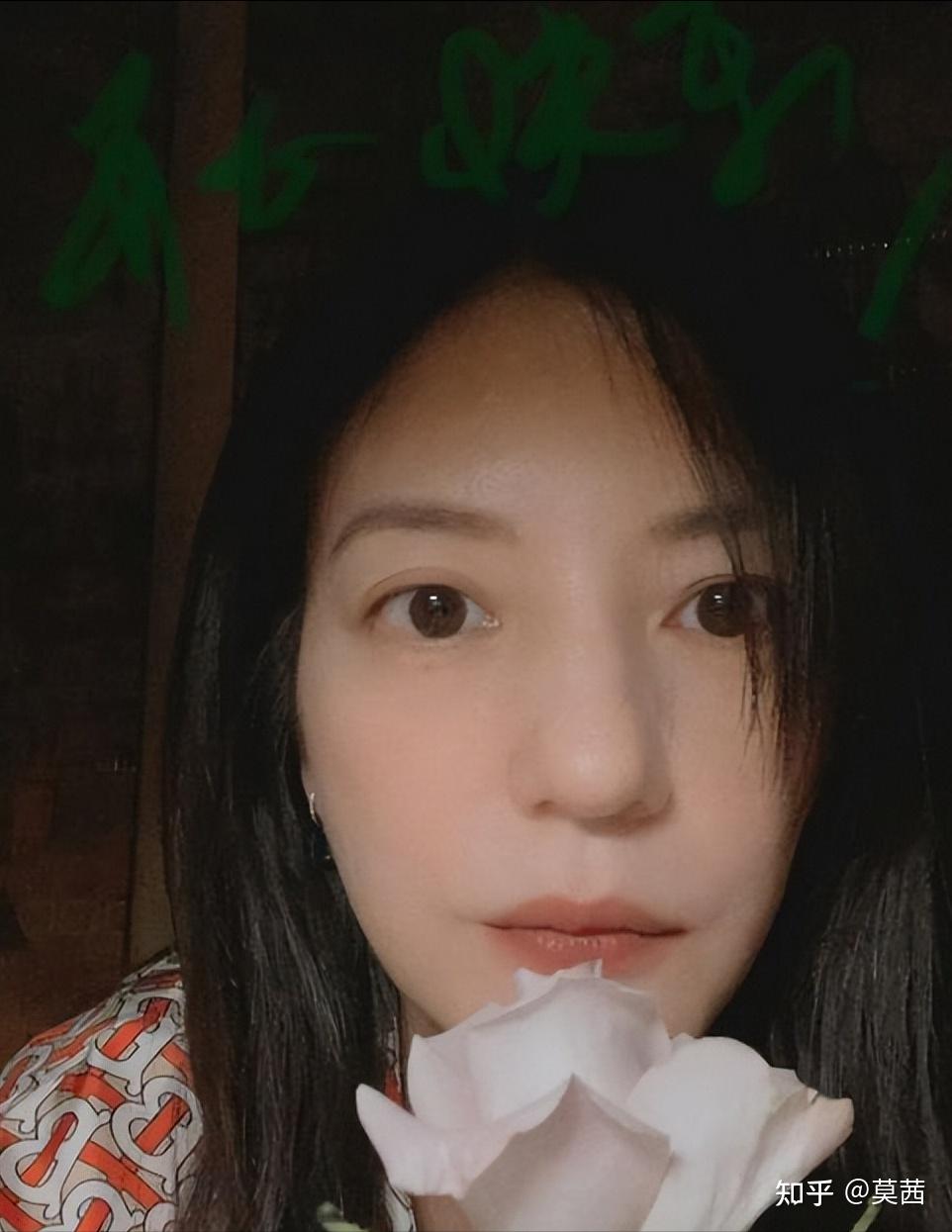 小时候,她就是那个不怕事,爱打架的小调皮.
