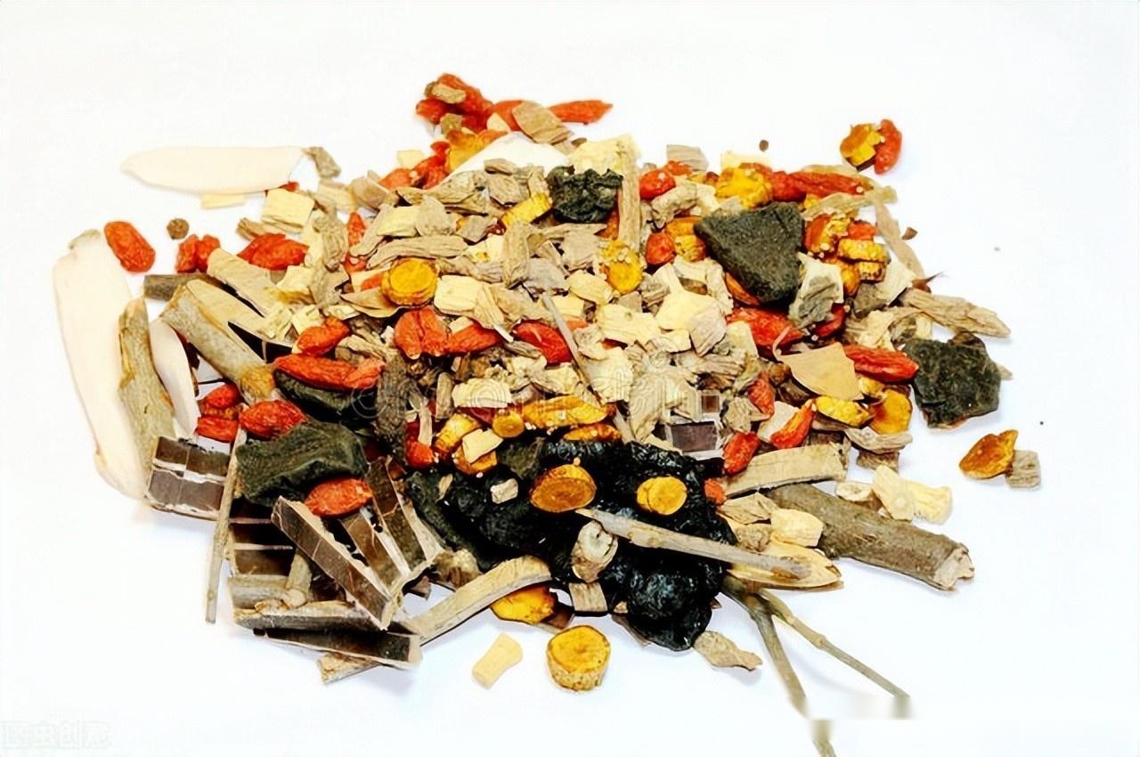 今天沈医生给大家分享一个能去三焦湿热的经典古方 三仁汤,该方出自