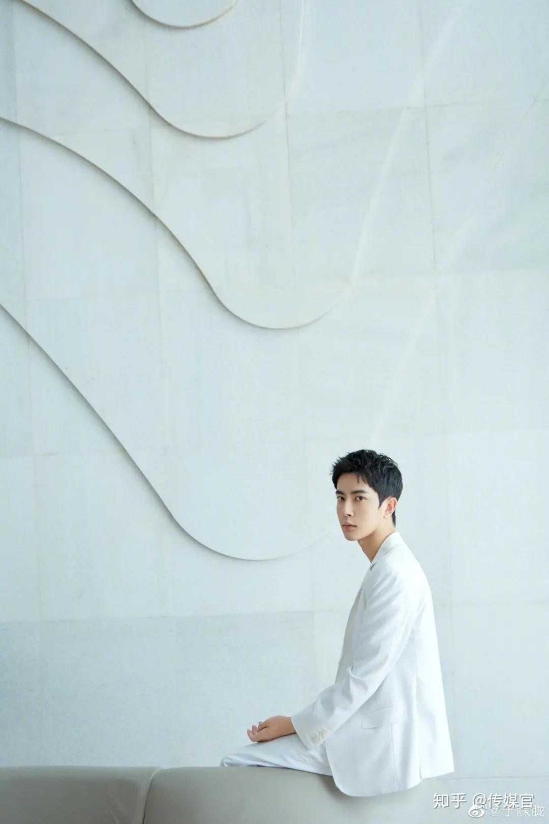 不安于现状不拘泥自我跳出舒适圈的于朦胧如此耀眼