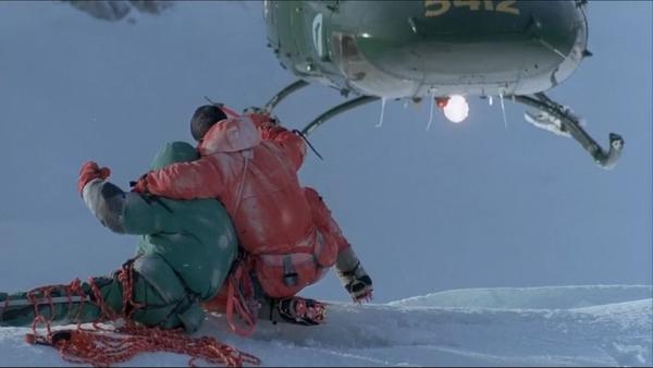 8000米生死抉择,怎么选都可能后悔
