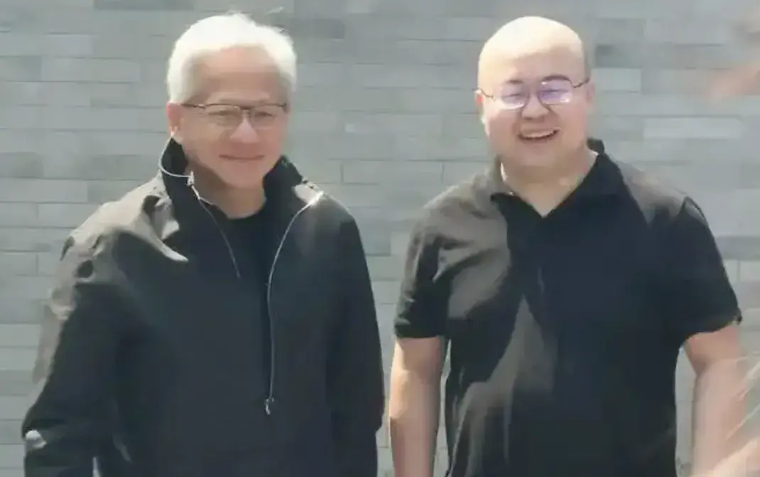 MiniMax创始人闫俊杰,河南小伙不贪财,26岁成博士,把实习生带成华为天才少年,32岁弃高薪创业,获黄仁勋赏识,阿里腾讯投资,IPO速度破 ...
