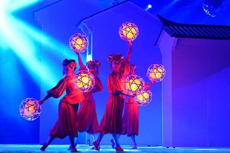 绵阳艺校滚灯参加第十一届桃李杯舞蹈教育教学成果展示活动