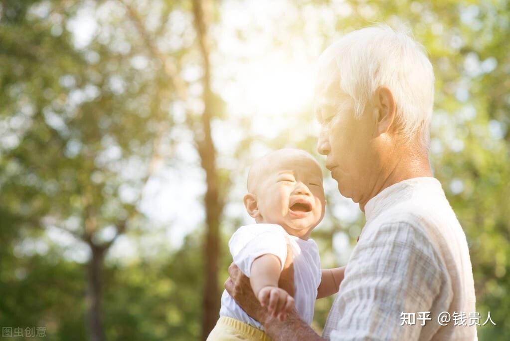 梦境交织的悲喜，梦中爷爷带走病重奶奶，我奋力呼喊的深层含义