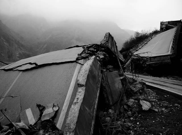 汶川地震首次暴露中国的惊人战争动员能力世界为之震撼