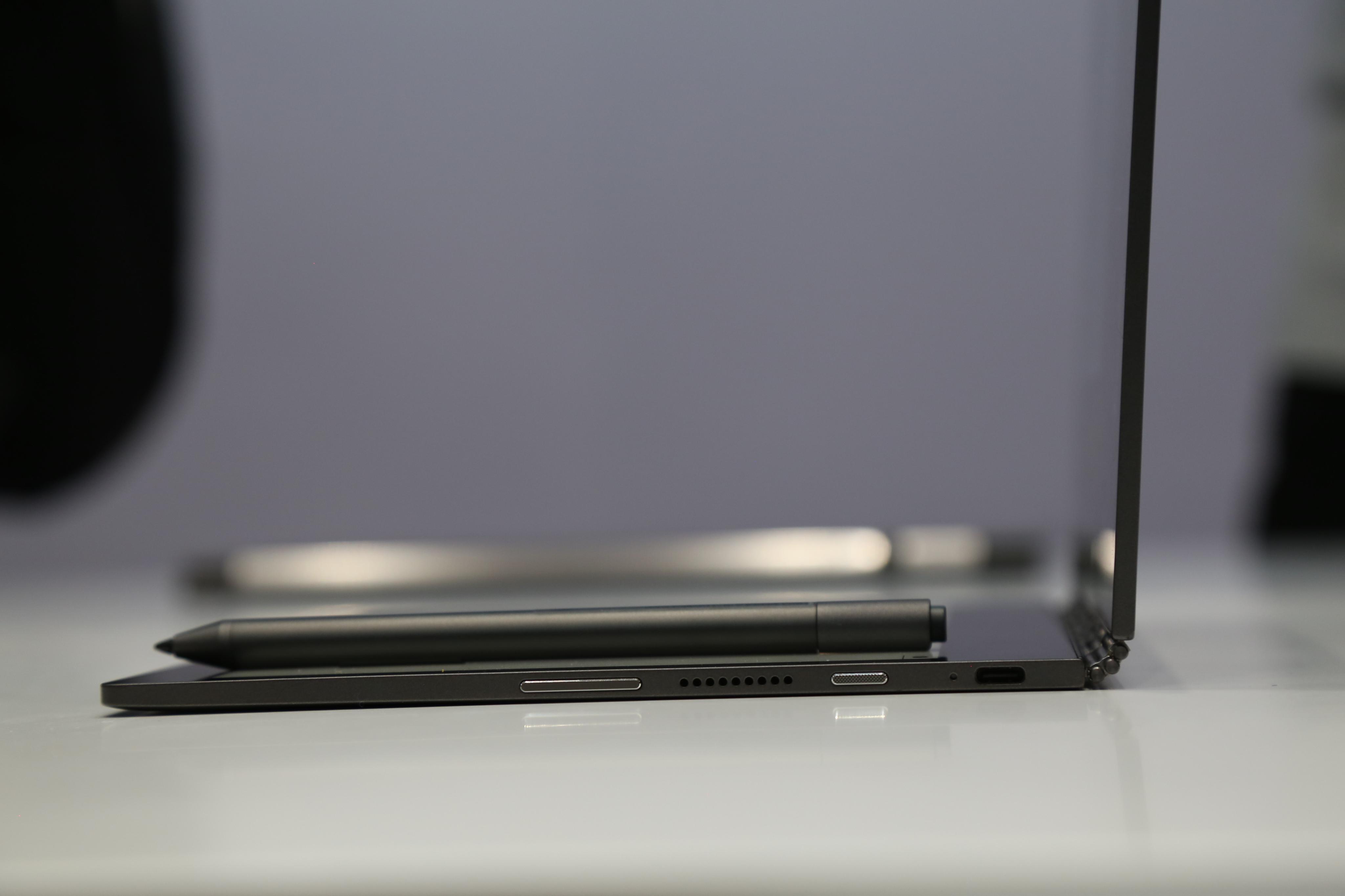 联想yogabook2真机上手依旧惊艳但提升不明显