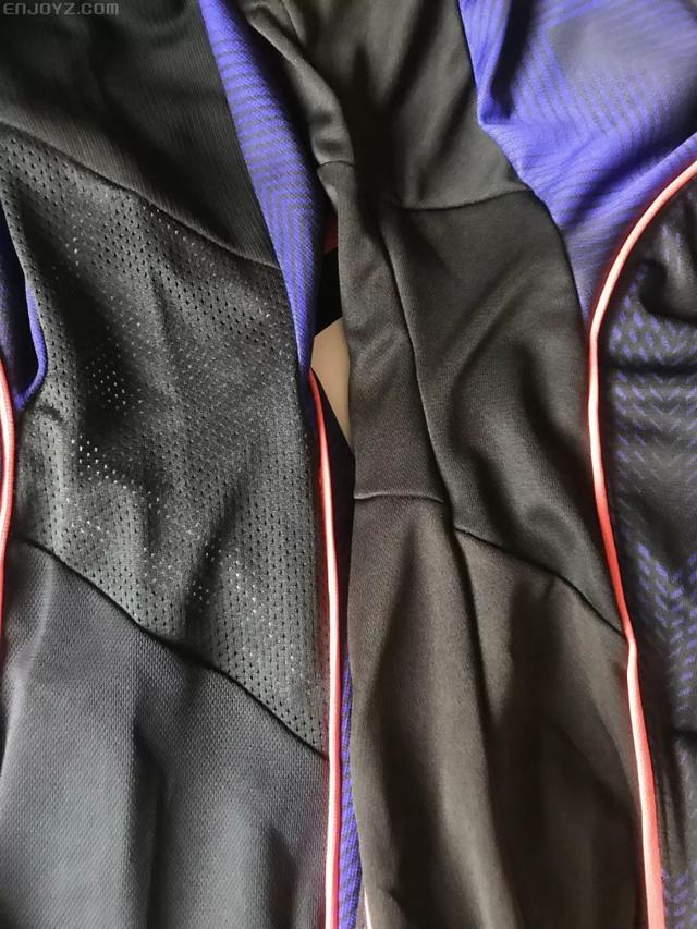 足球比赛队服的球员版和球迷版有什么区别?