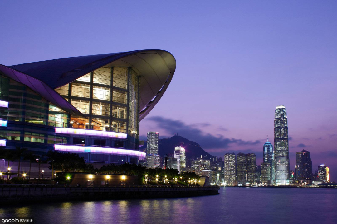 香港会议展览中心于1988年11月开幕,这座建筑奠定了香港成为亚洲区