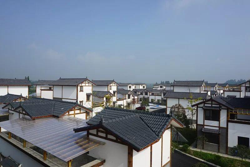 甘溪镇泉滩村位于五面山浅丘地带,与蒲江县大塘镇,名山区茅河乡相邻