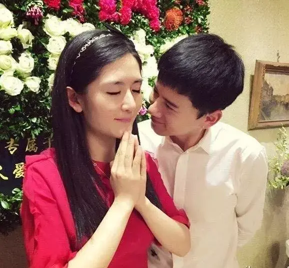 为什么张杰结婚之后没有戴m戒指(为什么张杰结婚之后没有戴m戒指了)